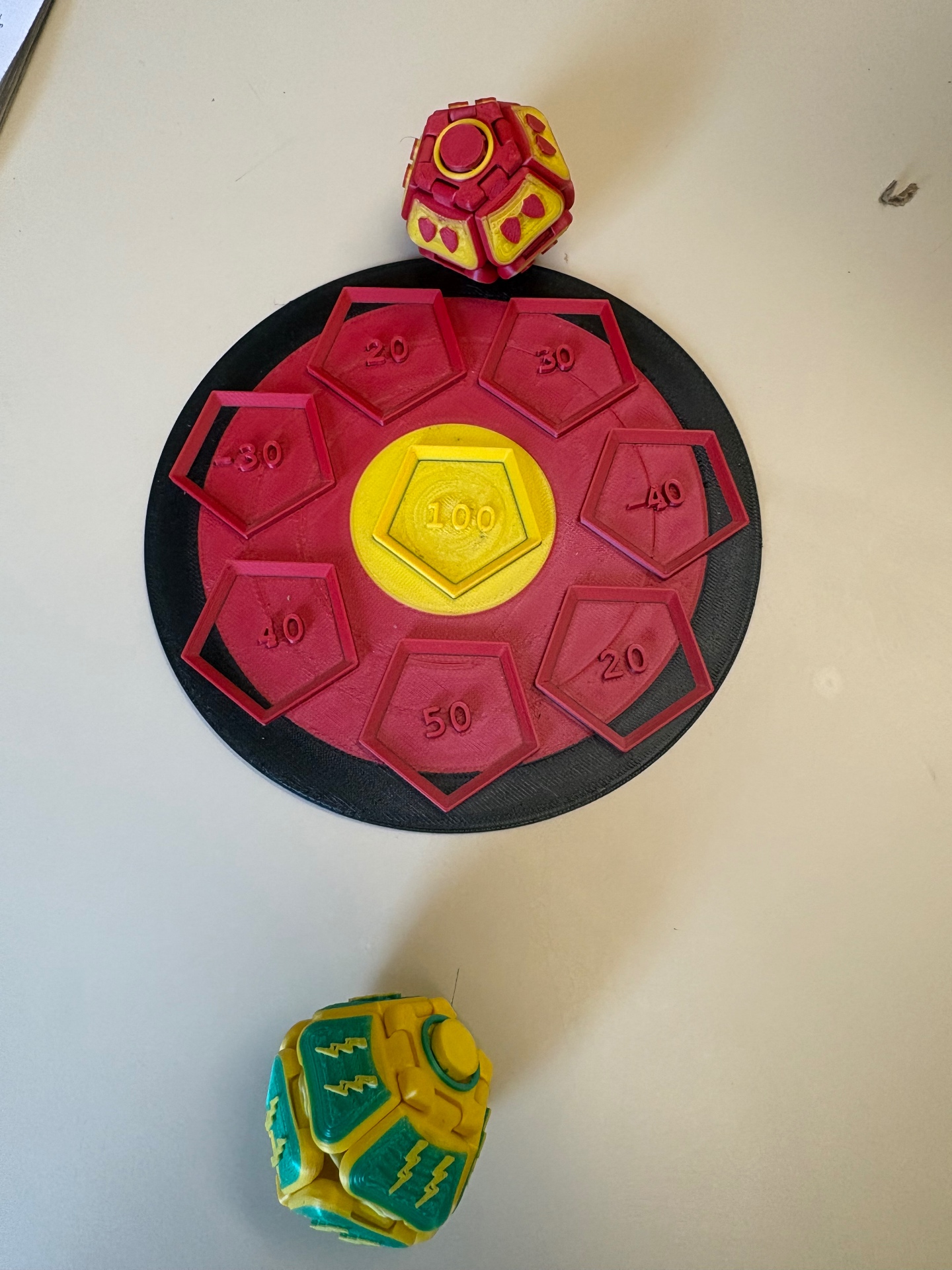 Jogo com Alvo real da linha Mamolitks com áreas de pontuação